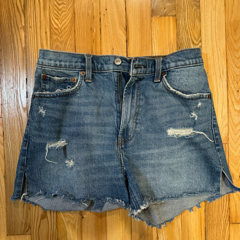 Abercrombie high rise 4 inch short